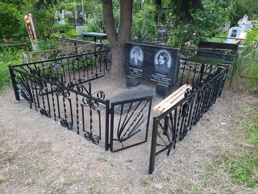 Памятник и благоустройство захоронения на кладбище Славянское Памятник и благоустройство захоронения на кладбище Славянское