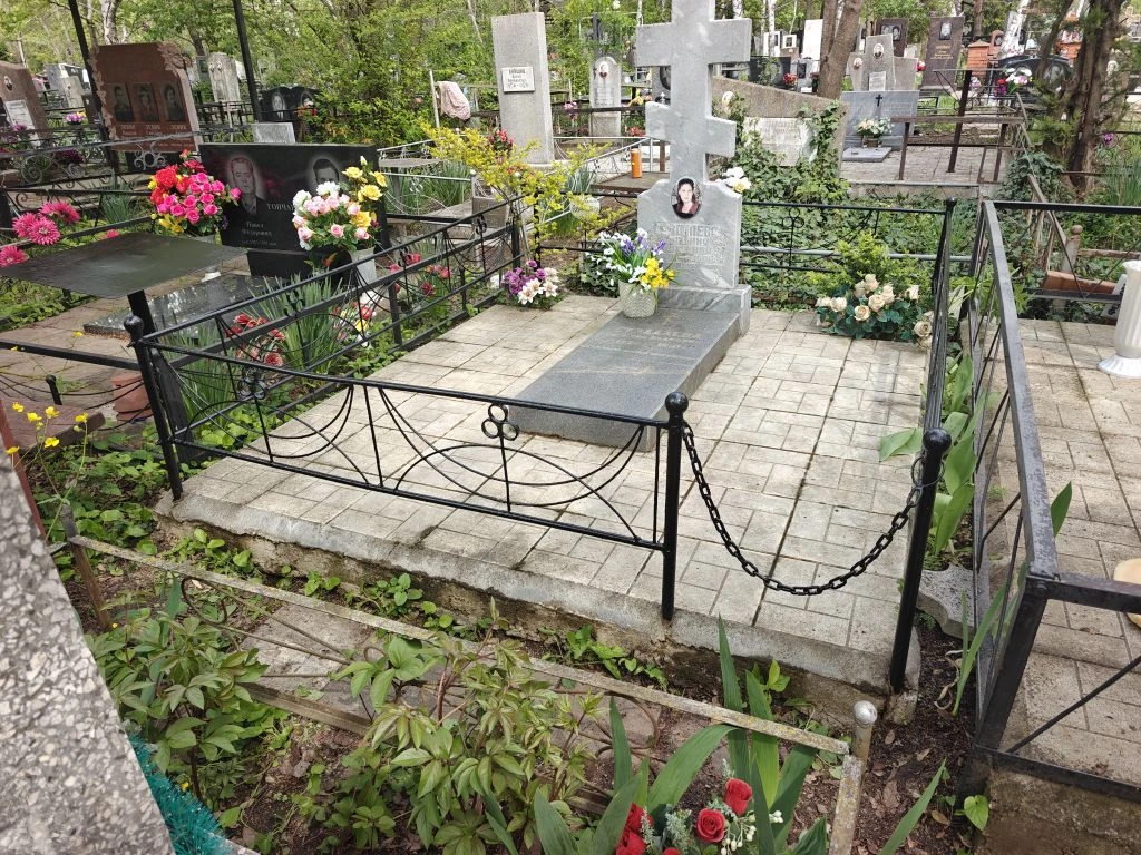 Благоустройство захоронения на кладбище Славянском Благоустройство захоронения на кладбище Славянском