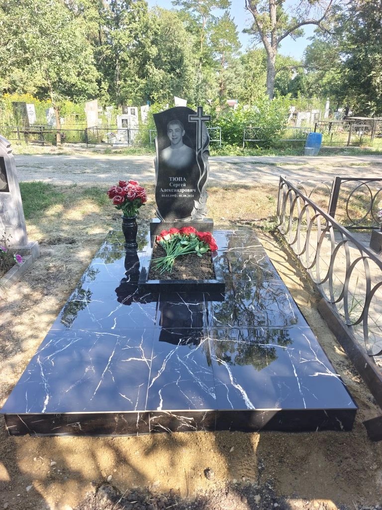 Памятник и благоустройство захоронения на Северском кладбище Памятник и благоустройство захоронения на Северском кладбище