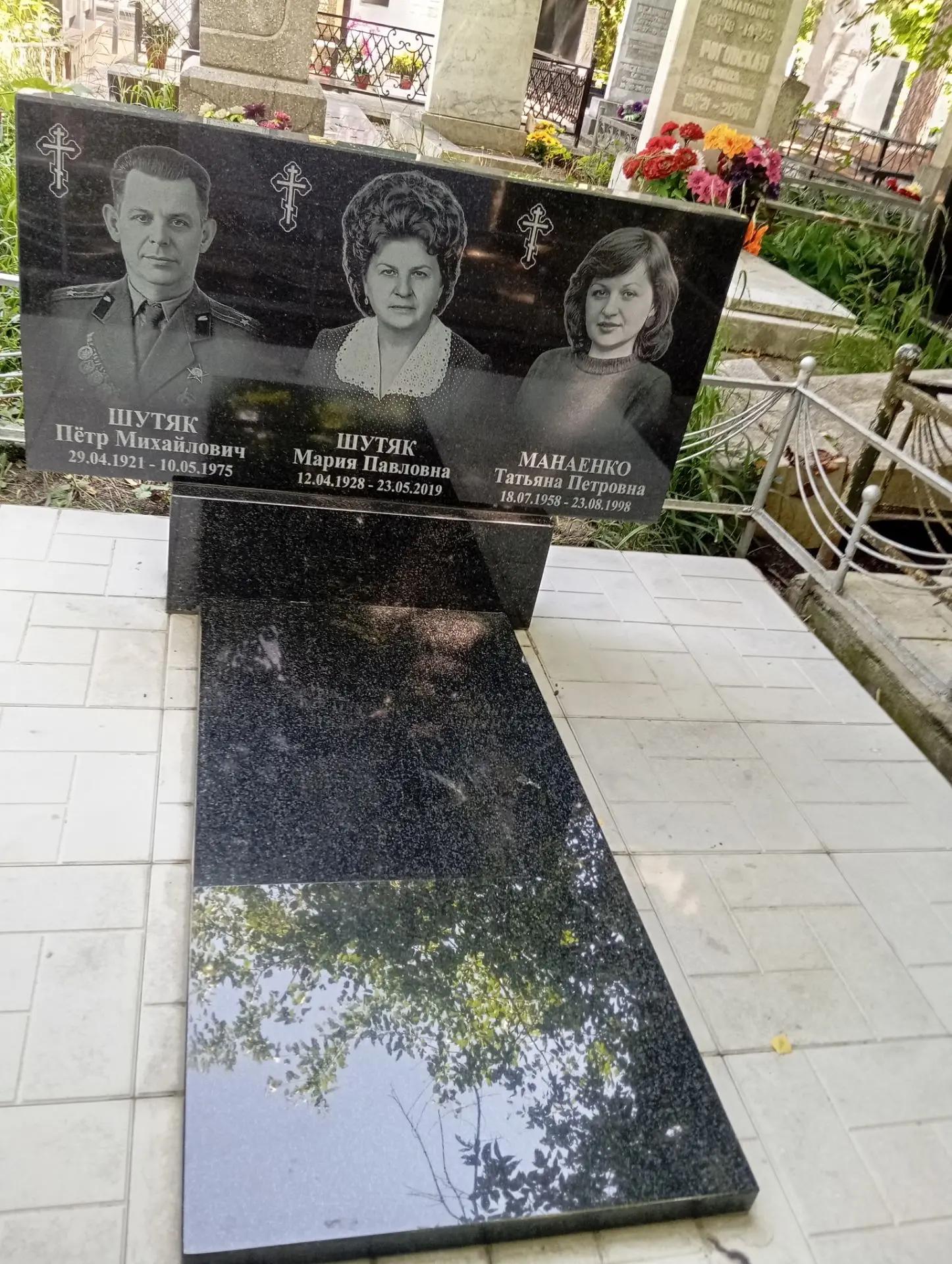 Памятник с гравировкой и благоустройство захоронения на Славянском кладбище Памятник с гравировкой и благоустройство захоронения на Славянском кладбище