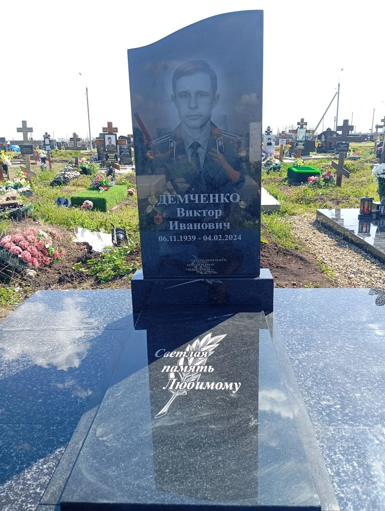 Памятник и благоустройство захоронения в хуторе Копанской Памятник и благоустройство захоронения в хуторе Копанской