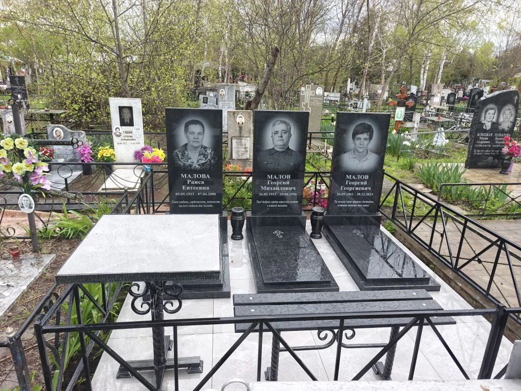 Памятник, благоустройство захоронения Славянское кладбище Памятник, благоустройство захоронения Славянское кладбище