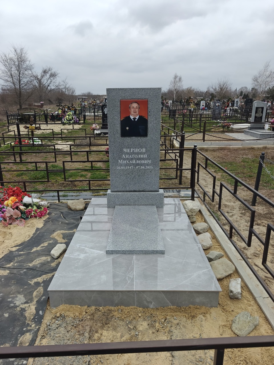 Памятник и благоустройство захоронения г. Темрюк Памятник и благоустройство захоронения г. Темрюк