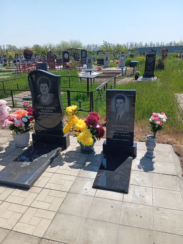 Памятник и благоустройство захоронения станица Динская Памятник и благоустройство захоронения станица Динская