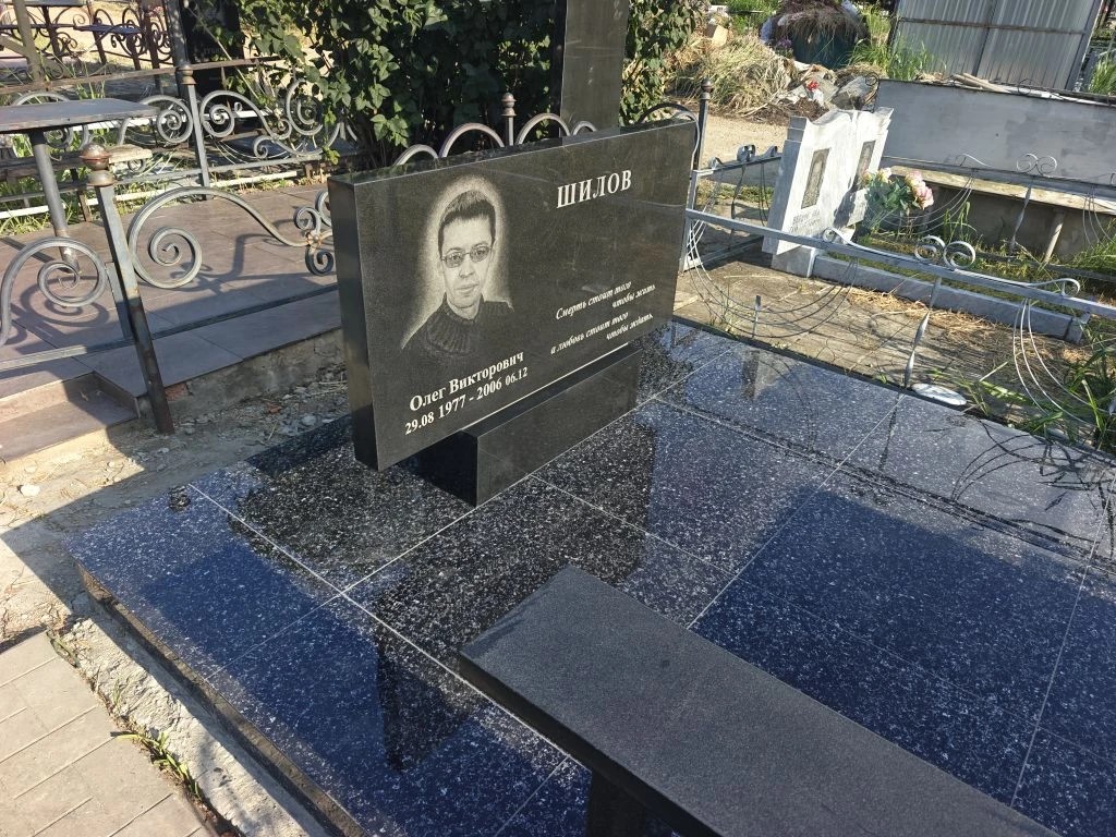 Площадка из керамогранита на Славянском кладбище Площадка из керамогранита на Славянском кладбище