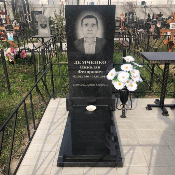 Памятник из гранита 80х40х7 см (габбро Карелия)